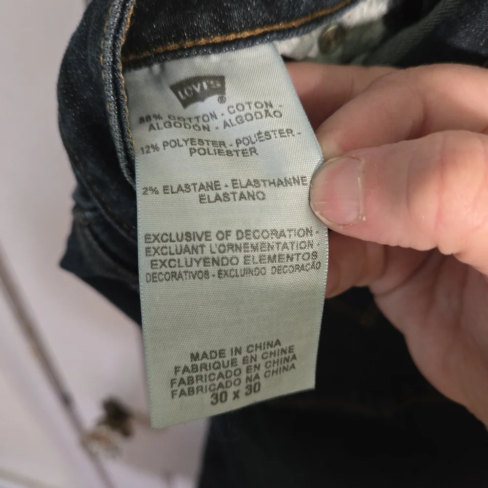 Levi's Leggings with Raw Hem Size 30 - Picture 7 of 7